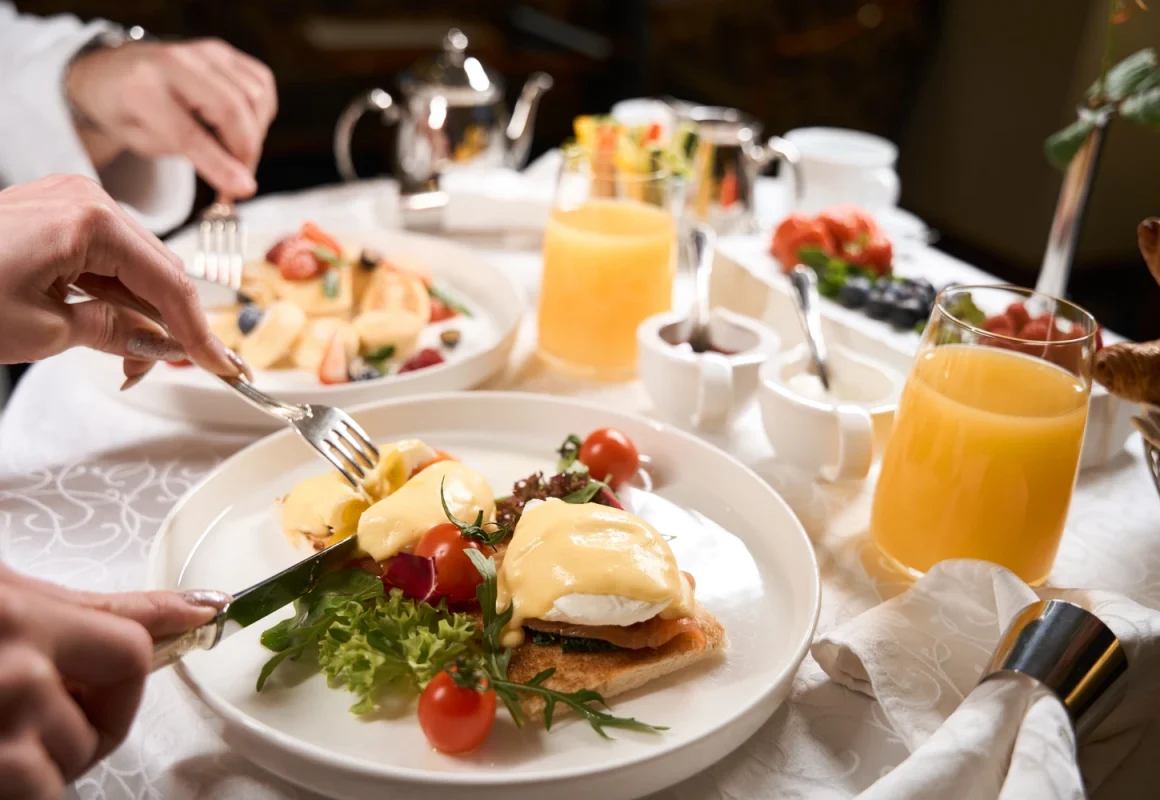couple-in-love-at-a-romantic-breakfast-in-hotel-ro-2026-03-19-21-55-53-utc