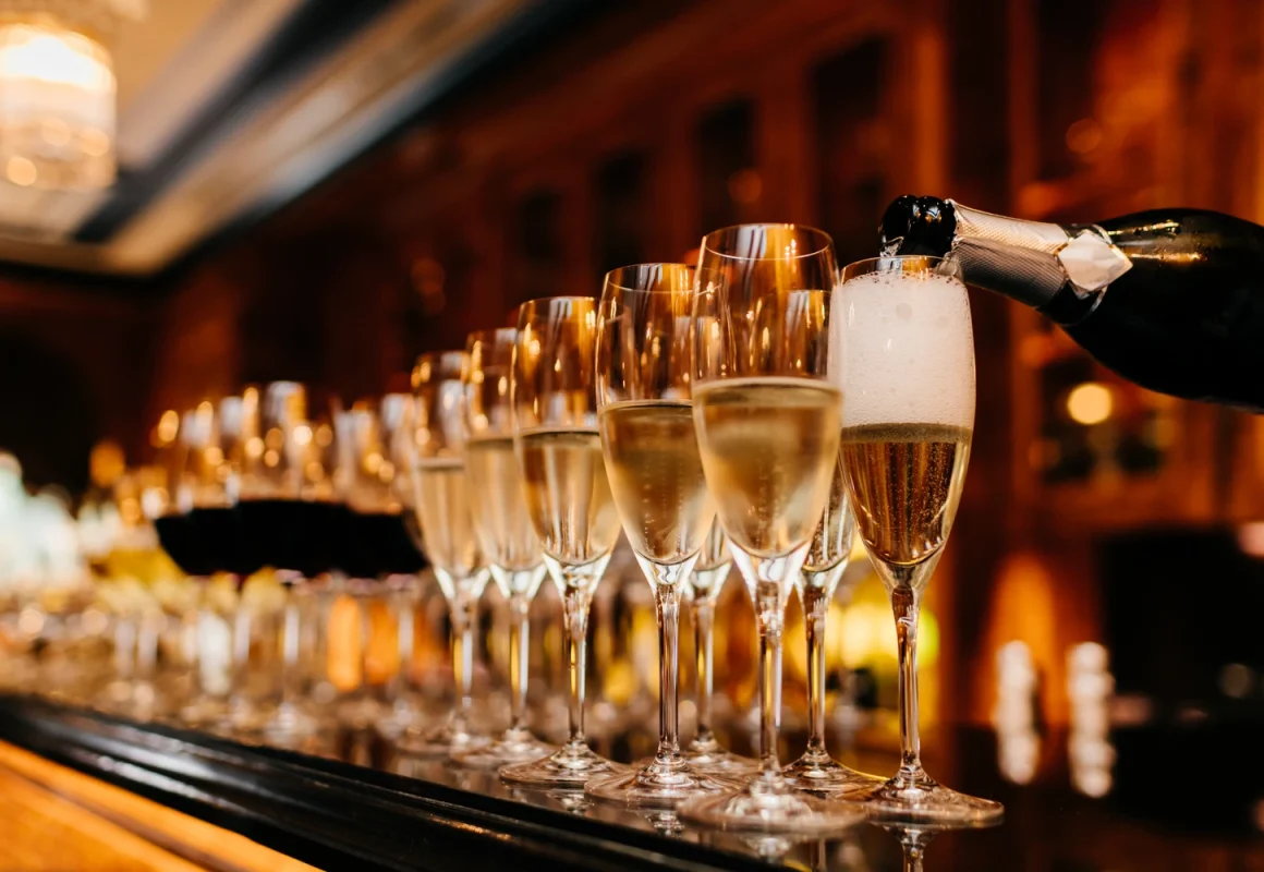 row-of-glasses-filled-with-champagne-and-other-bev-2026-01-08-06-56-59-utc